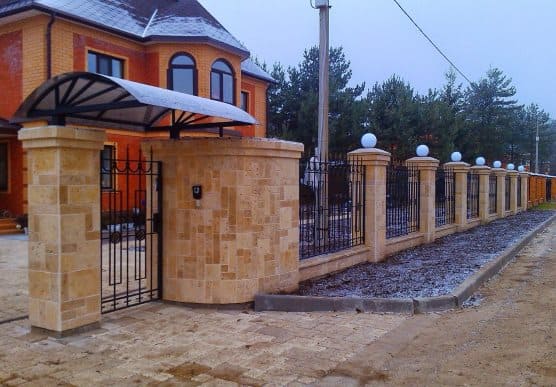 Комбинированный забор для частного дома в Череповце